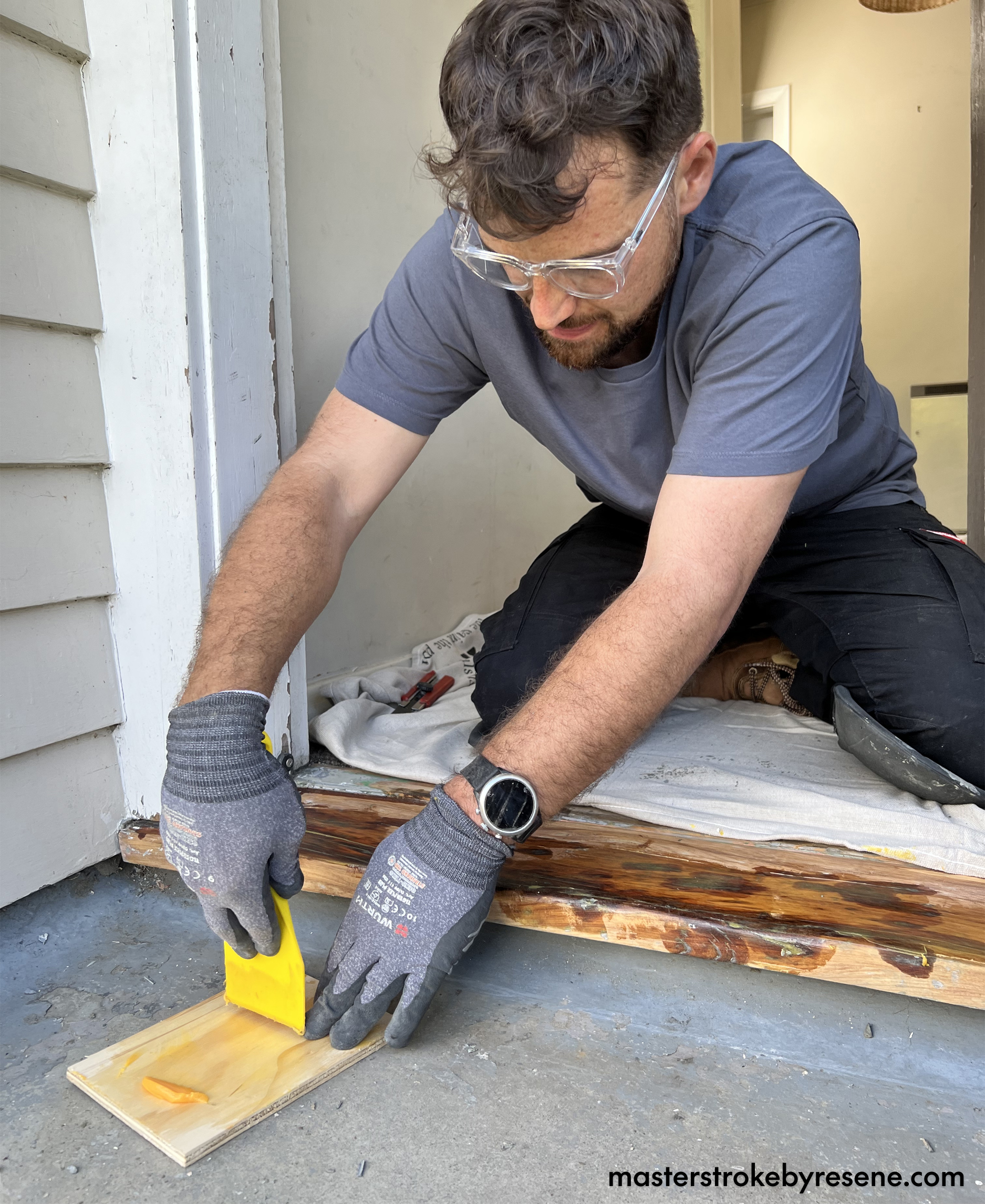Fix and paint a wooden doorstep - MasterStroke by Resene